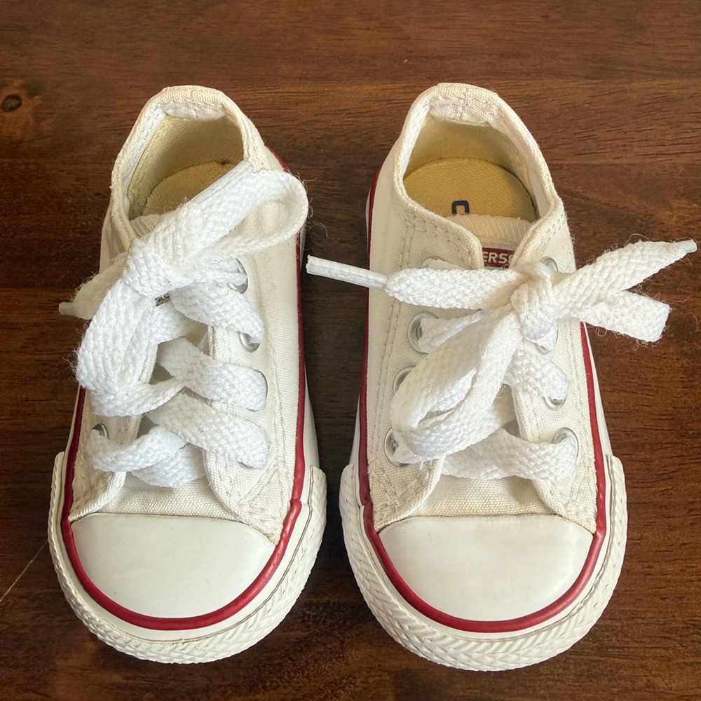 Bundle of Converse Kids Low-Top Sneakers in Red and White - Picture 2 of 15